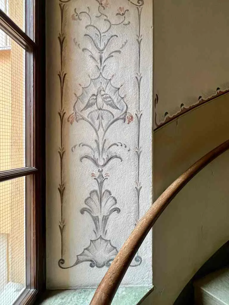 Wall mural paint in Swedish grace