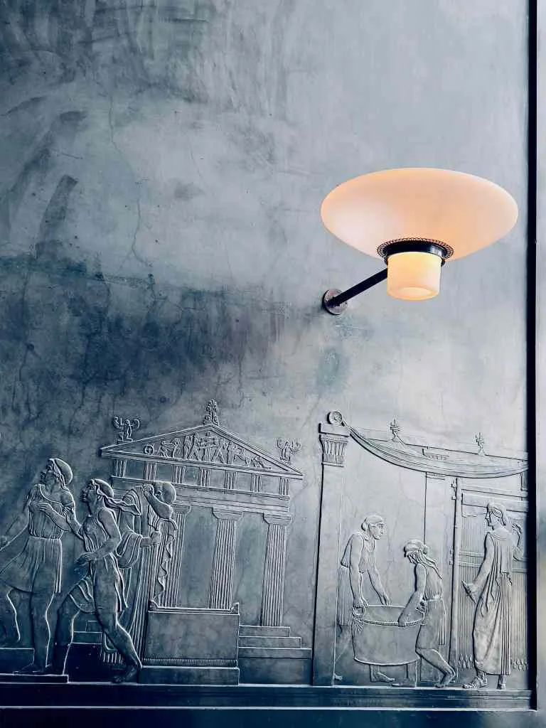 Inredning och vägg relief på Stadsbiblioteket som exempel på Gunnar Asplunds främsta verk