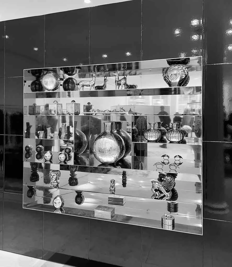 Black and silver wall interior